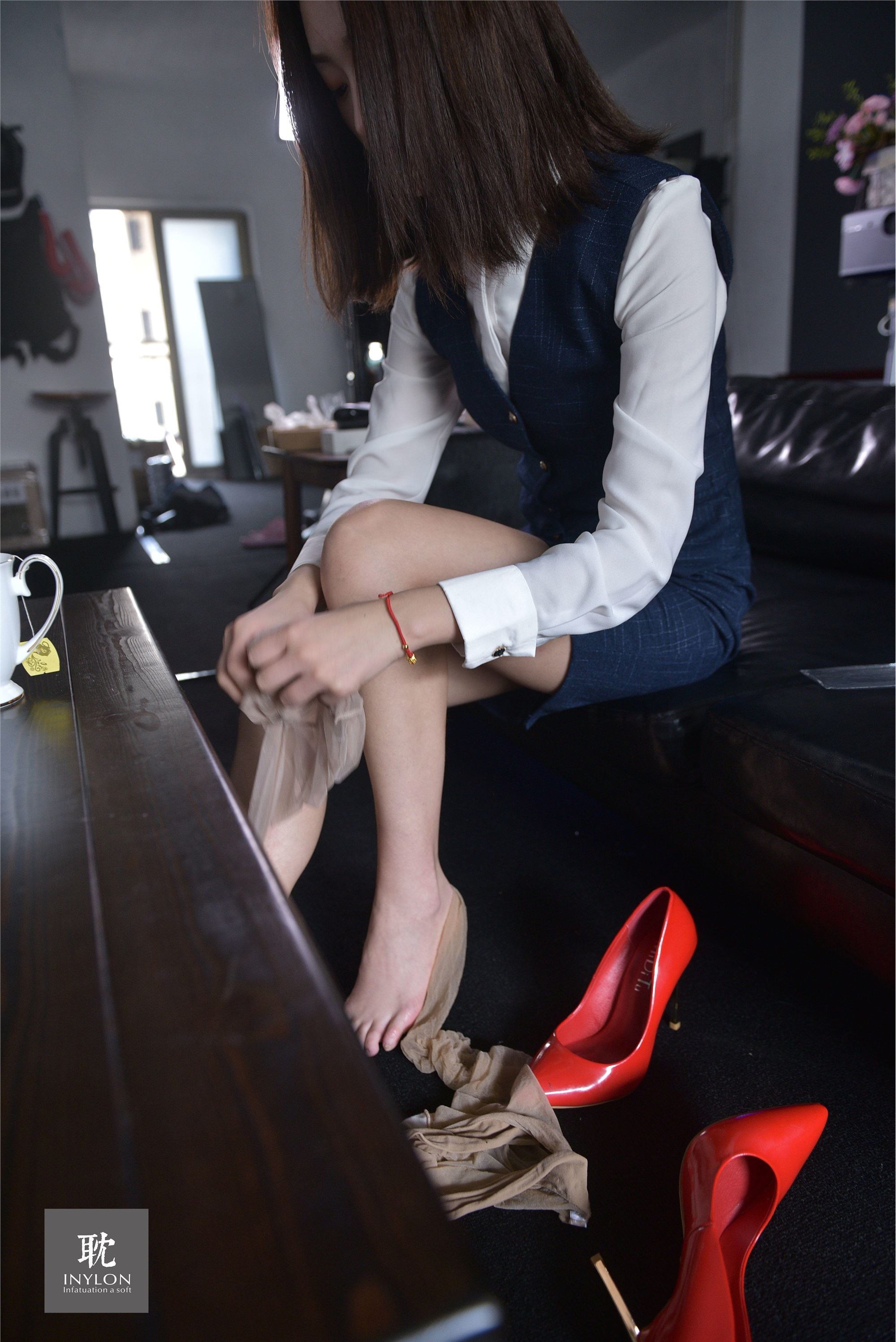 IESS异思趣向《普惠集241》- 模特：格格《穿上袜子的小心思》